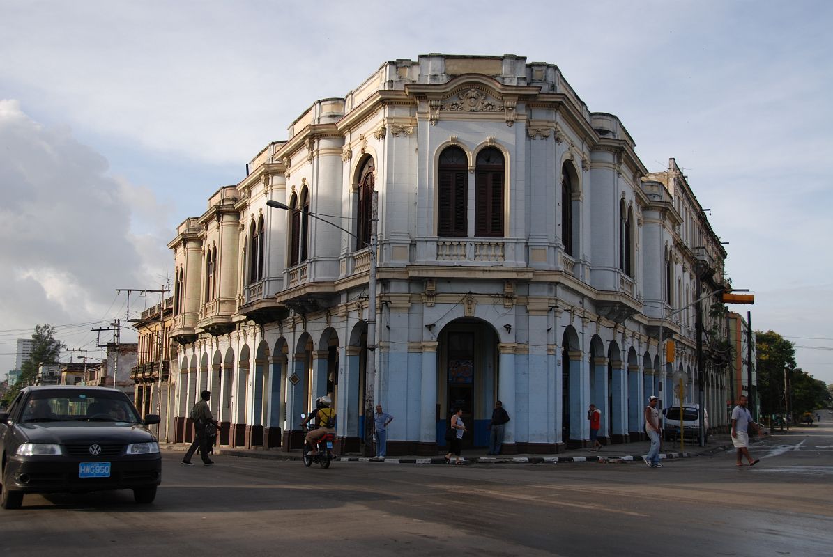 55 Cuba - Havana Centro - Triangular Building